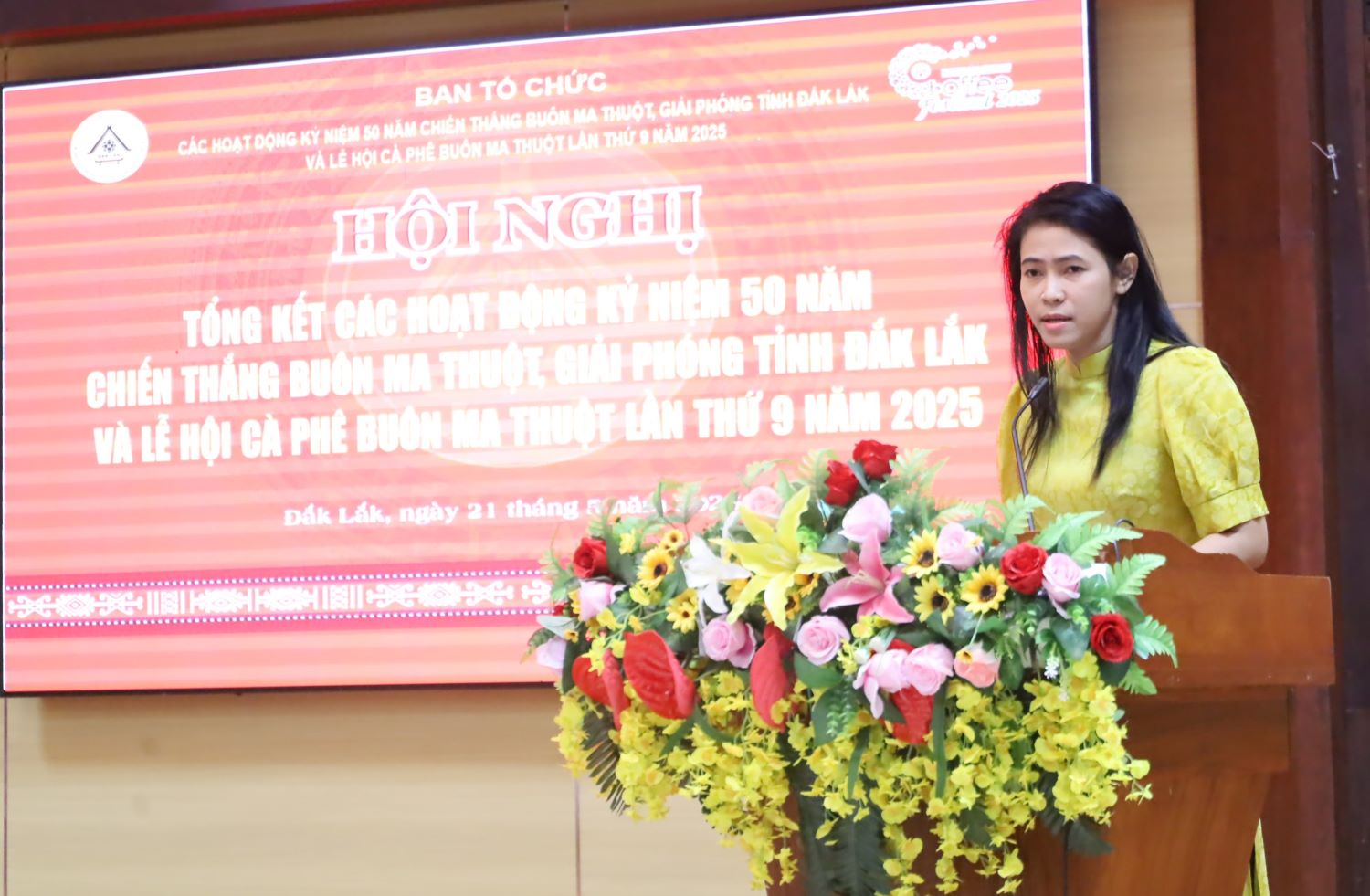 Đồng chí Cao Như Khánh – Phó Chánh Văn phòng UBND tỉnh phát biểu thảo luận tại hội nghị.